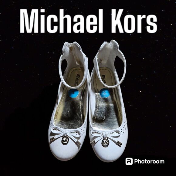 Michael‎ Kors White Ankle Strap Flats Size 2 - Picture 1 of 3